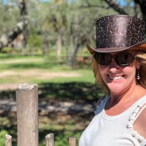 Meet your Posher, Lynn